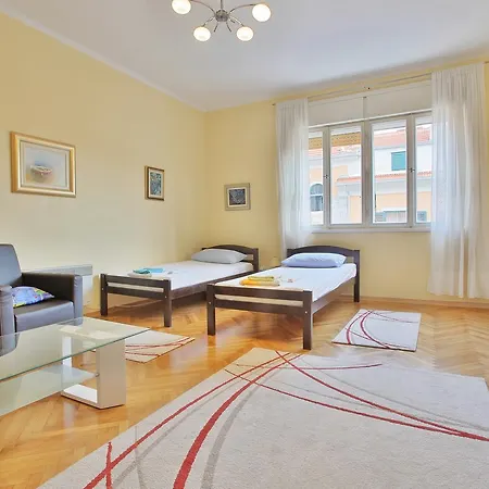 Apartment Istarska Διαμέρισμα *